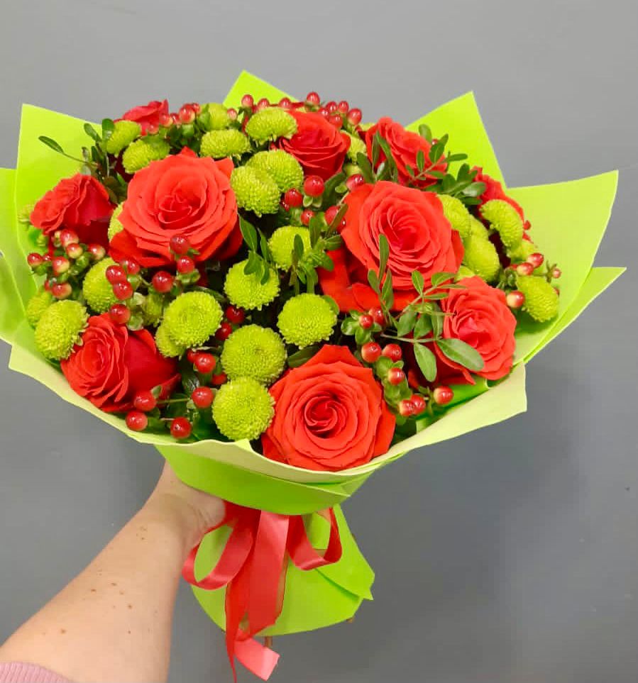 Букет цветов из: Хризантемы и Розы в Александровское Томской области