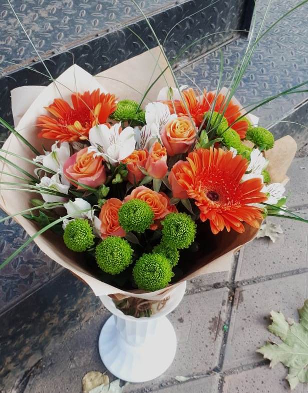 Букет цветов из: Герберы, Хризантемы, Альстромерии и Розы в Александровское Томской области