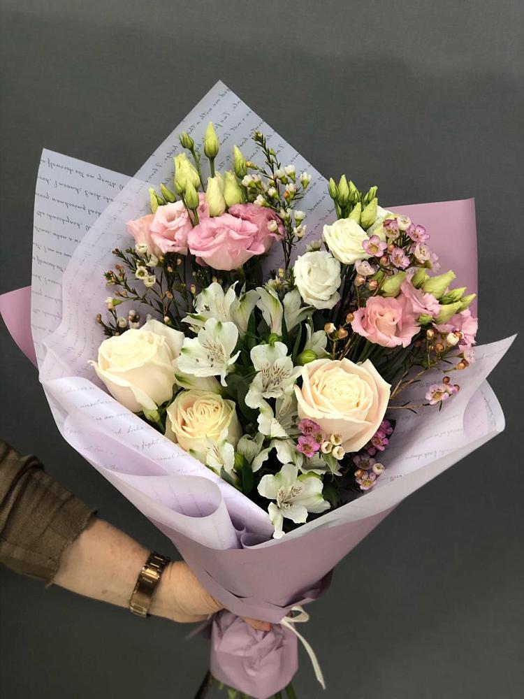 Букет цветов из: Альстромерии, Розы и Лизиантусы в Александровское Томской области