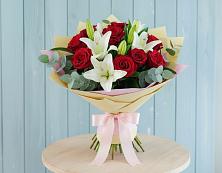 Букет цветов из:  Лилии и Розы в Александровское Томской области