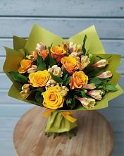 Букет цветов из:  Альстромерии и Розы в Александровское Томской области
