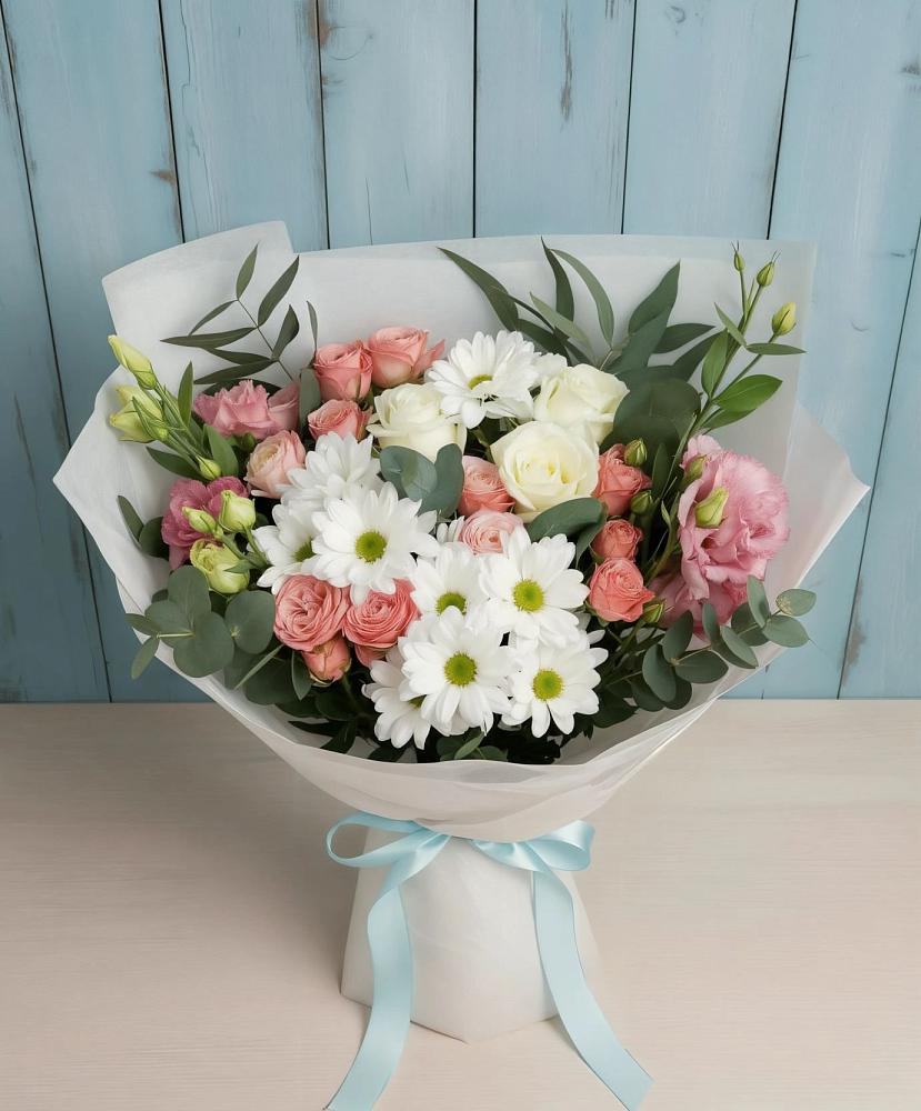 Букет цветов из: Розы, Лизиантусы и Хризантемы в Александровское Томской области