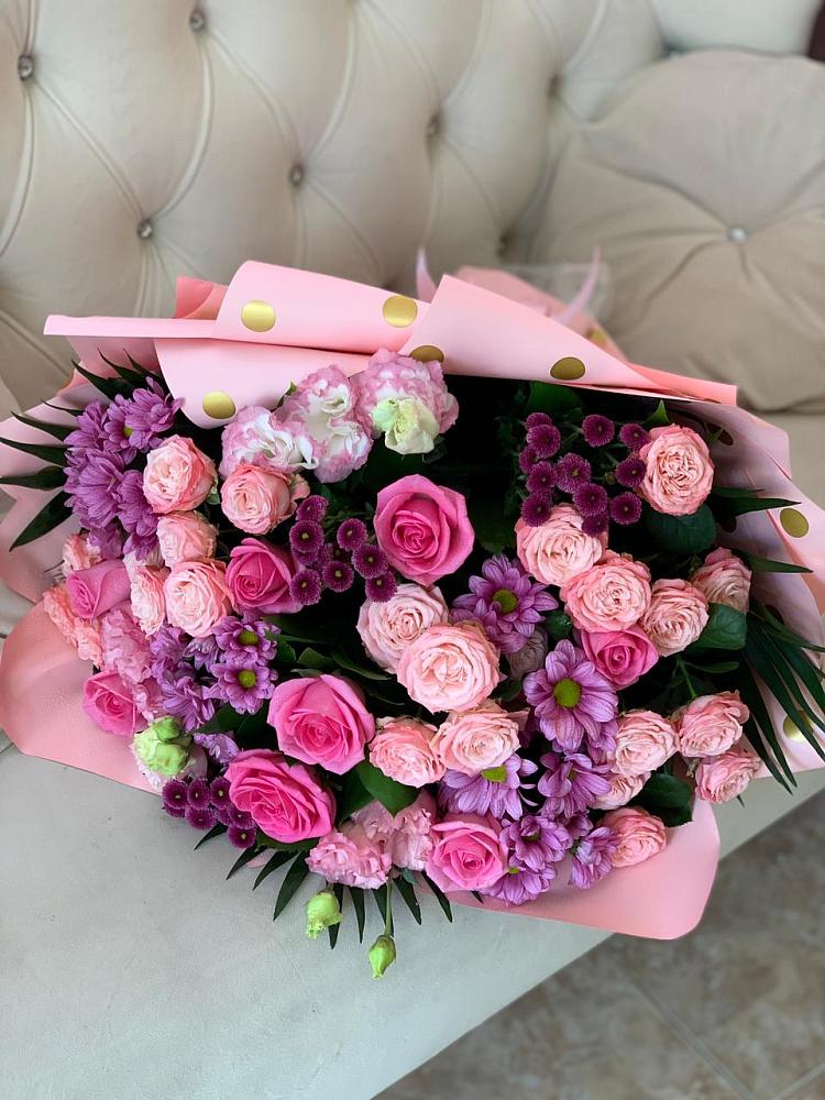 Букет цветов из: Хризантемы, Розы и Лизиантусы в Александровское Томской области