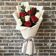 Букет цветов из:  Розы в Александровское Томской области