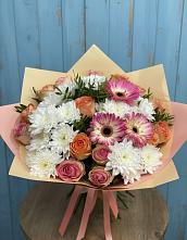 Букет цветов из:  Розы, Герберы и Хризантемы в Александровское Томской области