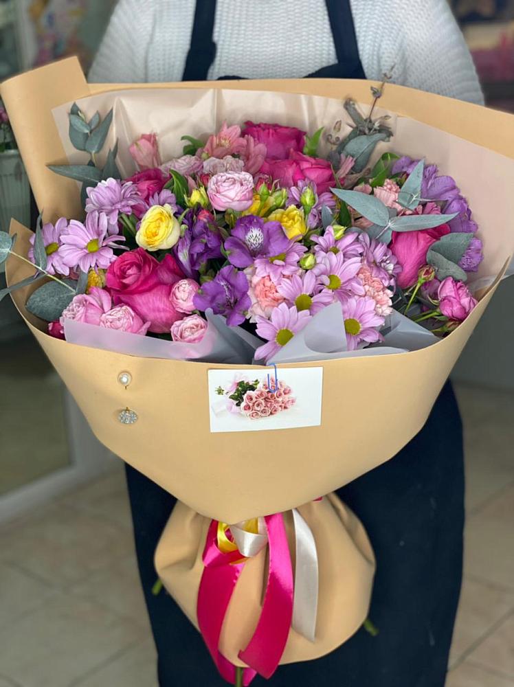 Букет цветов из: Хризантемы, Гвоздики и Альстромерии в Александровское Томской области