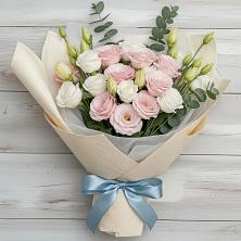 Букет цветов из:  Лизиантусы в Александровское Томской области
