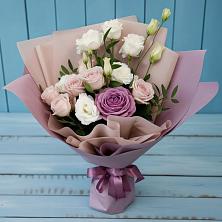 Букет цветов из:  Розы и Лизиантусы в Александровское Томской области