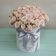 Цветочная композиция из Розы в шляпной коробке в Александровское Томской области