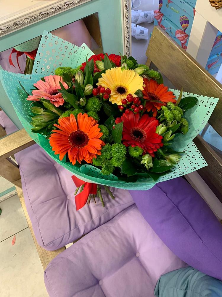 Букет цветов из: Герберы, Хризантемы и Альстромерии в Александровское Томской области