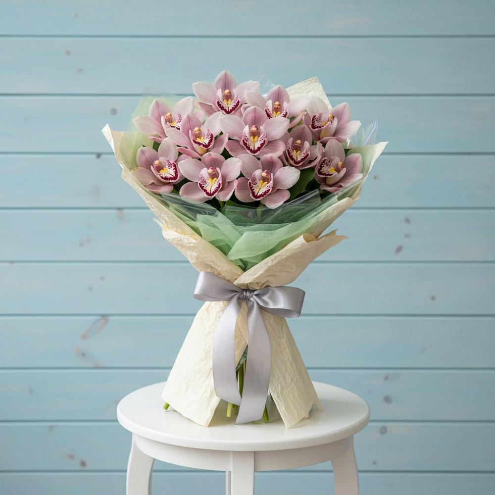 Букет цветов из: Орхидеи и Розы в Александровское Томской области