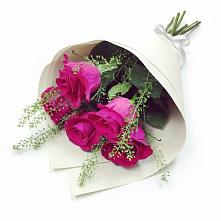 Букет цветов из:  Розы в Александровское Томской области