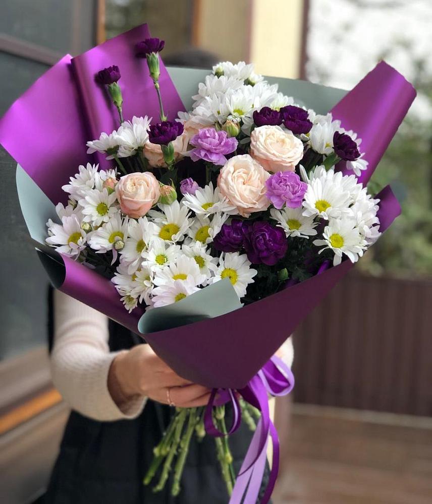 Букет цветов из: Хризантемы, Гвоздики и Розы в Александровское Томской области