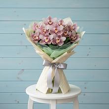 Букет цветов из:  Орхидеи и Розы в Александровское Томской области