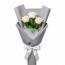 Букет 3 белые розы в Александровское Томской области