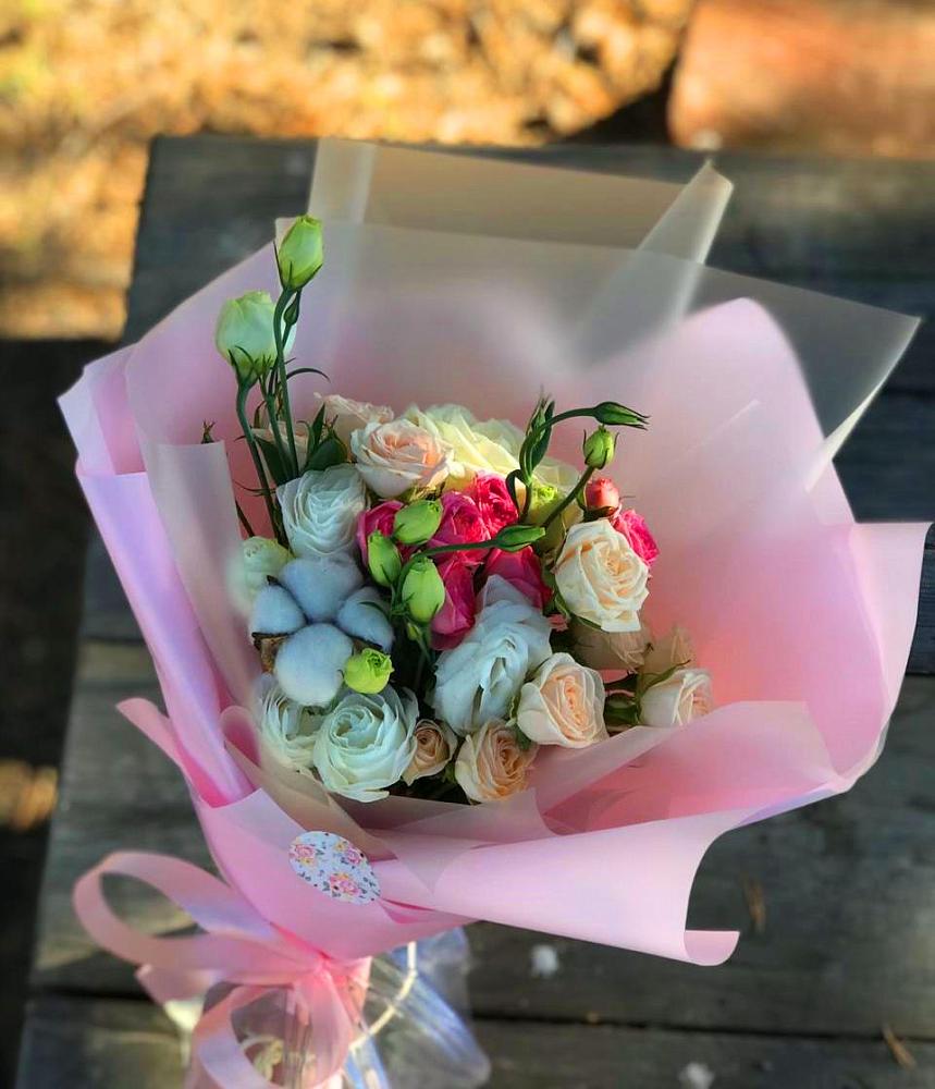 Букет цветов из: Розы и Лизиантусы в Александровское Томской области