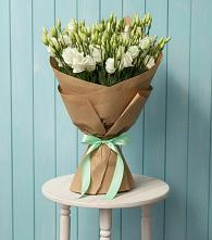 Букет цветов из:  Лизиантусы в Александровское Томской области