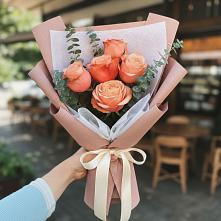 Букет цветов из:  Розы в Александровское Томской области