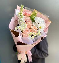 Букет цветов из:  Хризантемы и Розы в Александровское Томской области