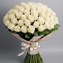 Букет 101 беля роза Белоснежка в Александровское Томской области