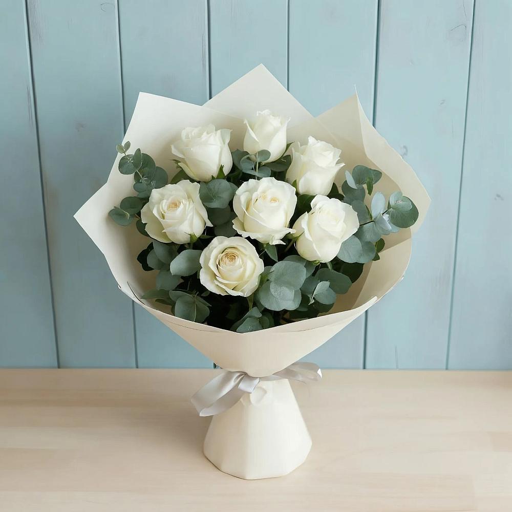 Букет Белые розы в Эвкалипте в Александровское Томской области