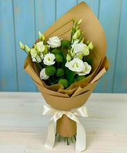 Букет цветов из:  Хризантемы и Лизиантусы в Александровское Томской области