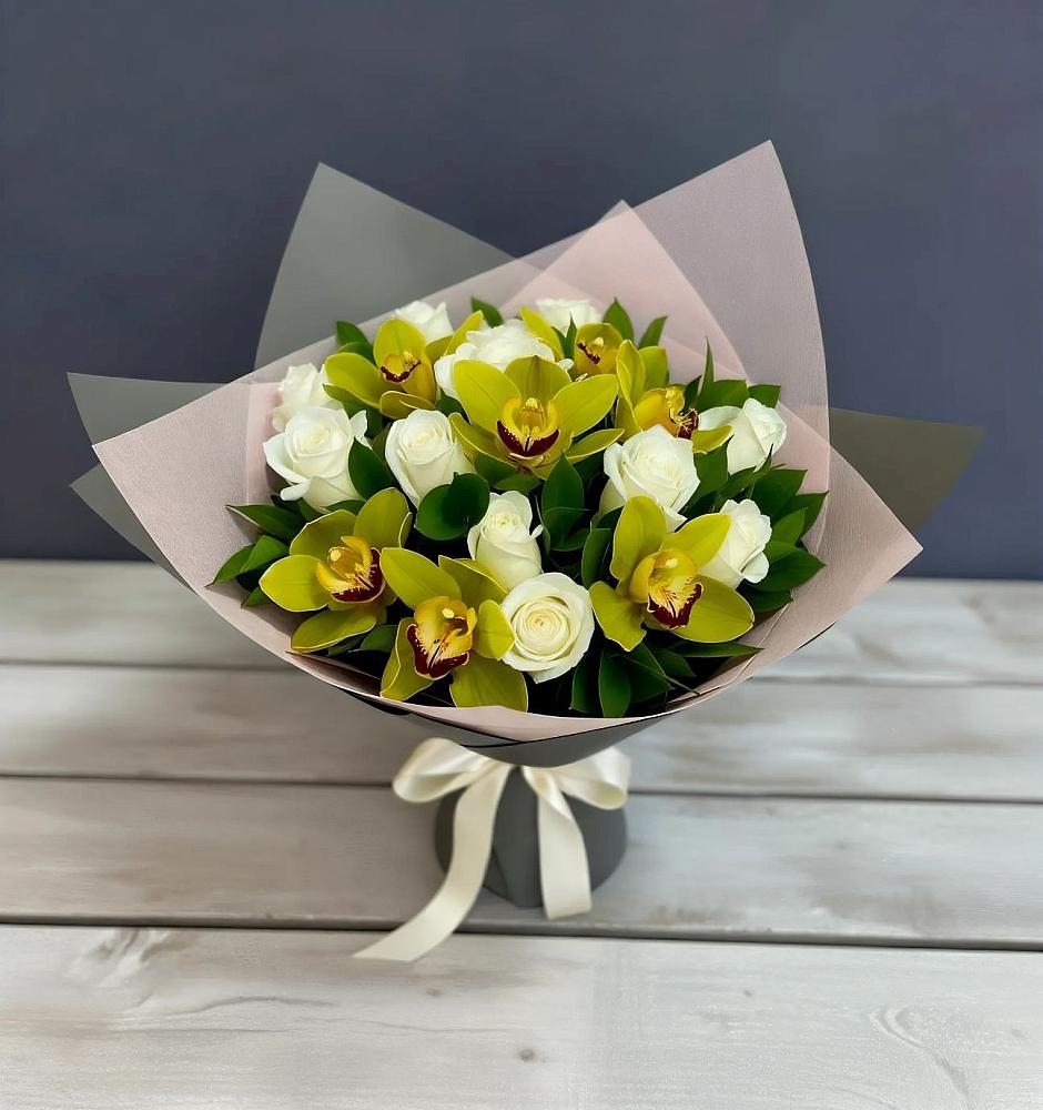 Букет цветов из: Орхидеи и Розы в Александровское Томской области