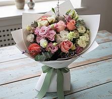 Букет цветов из:  Розы, Лизиантусы и Гвоздики в Александровское Томской области