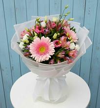Букет цветов из:  Герберы, Альстромерии и Лизиантусы в Александровское Томской области