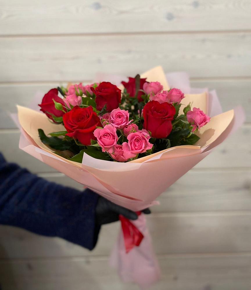 Букет цветов из: Розы в Александровское Томской области