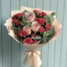 Букет цветов из:  Гвоздики и Розы в Александровское Томской области