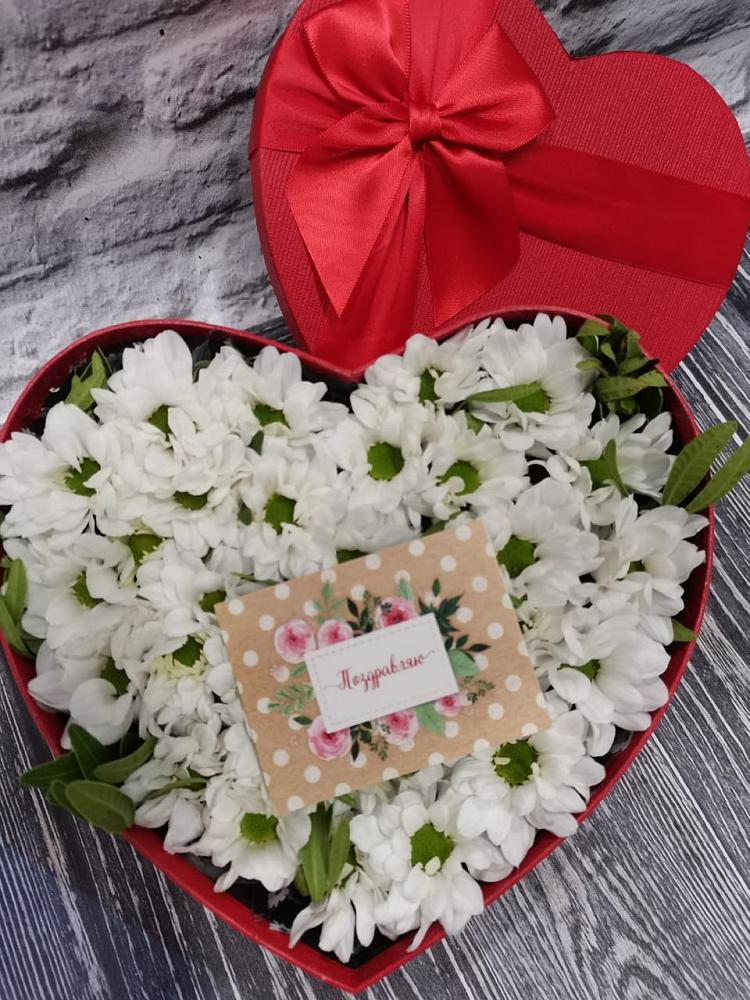 Цветочная композиция из Хризантемы в виде сердца в Александровское Томской области