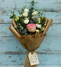 Букет цветов из:  Розы и Лизиантусы #REPLACE_PRED# Александровское Томской области