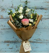 Букет цветов из:  Розы и Лизиантусы в Александровское Томской области