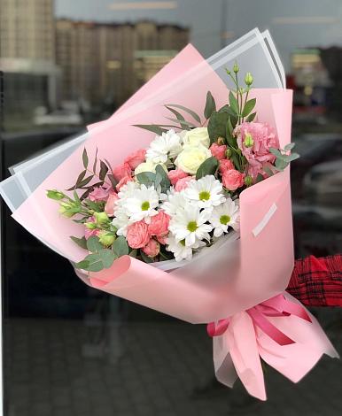 Букет цветов из: Розы, Лизиантусы и Хризантемы в Александровское Томской области