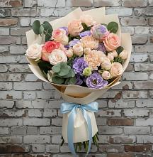 Букет цветов из:  Розы, Лизиантусы и Гвоздики #REPLACE_PRED# Александровское Томской области