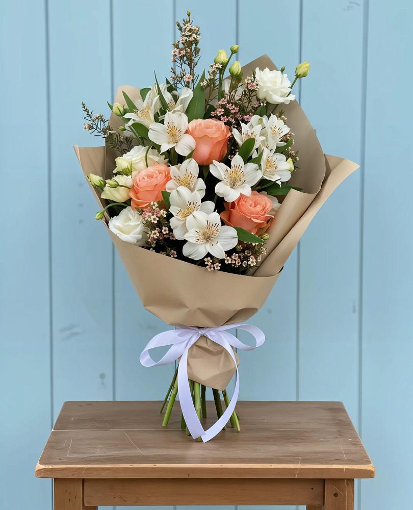 Букет цветов из: Альстромерии, Лизиантусы, Розы и Хризантемы в Александровское Томской области