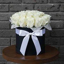 Цветочная композиция из Розы в шляпной коробке в Александровское Томской области