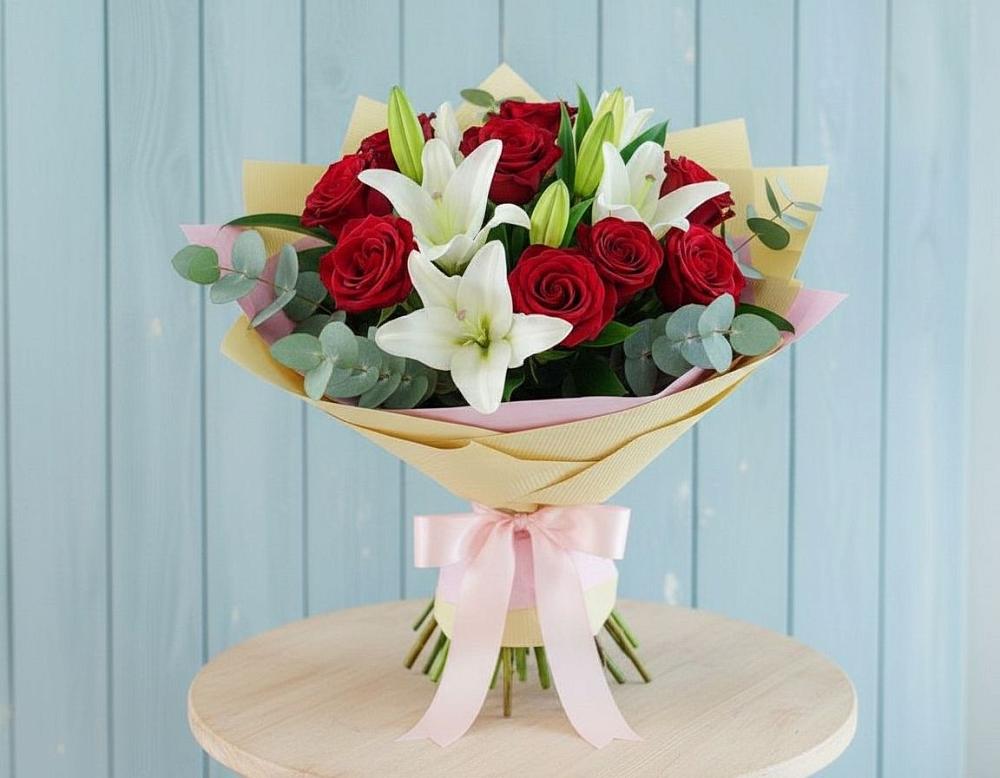 Букет цветов из: Лилии и Розы в Александровское Томской области